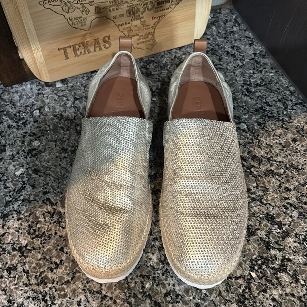 Gentle Souls Kenneth Cole Lara A-Line Sporty 2 Metallic Gold Espadrilles Size 8
